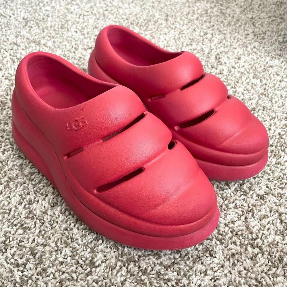 Size 7 / Women’s UGG Clogs
